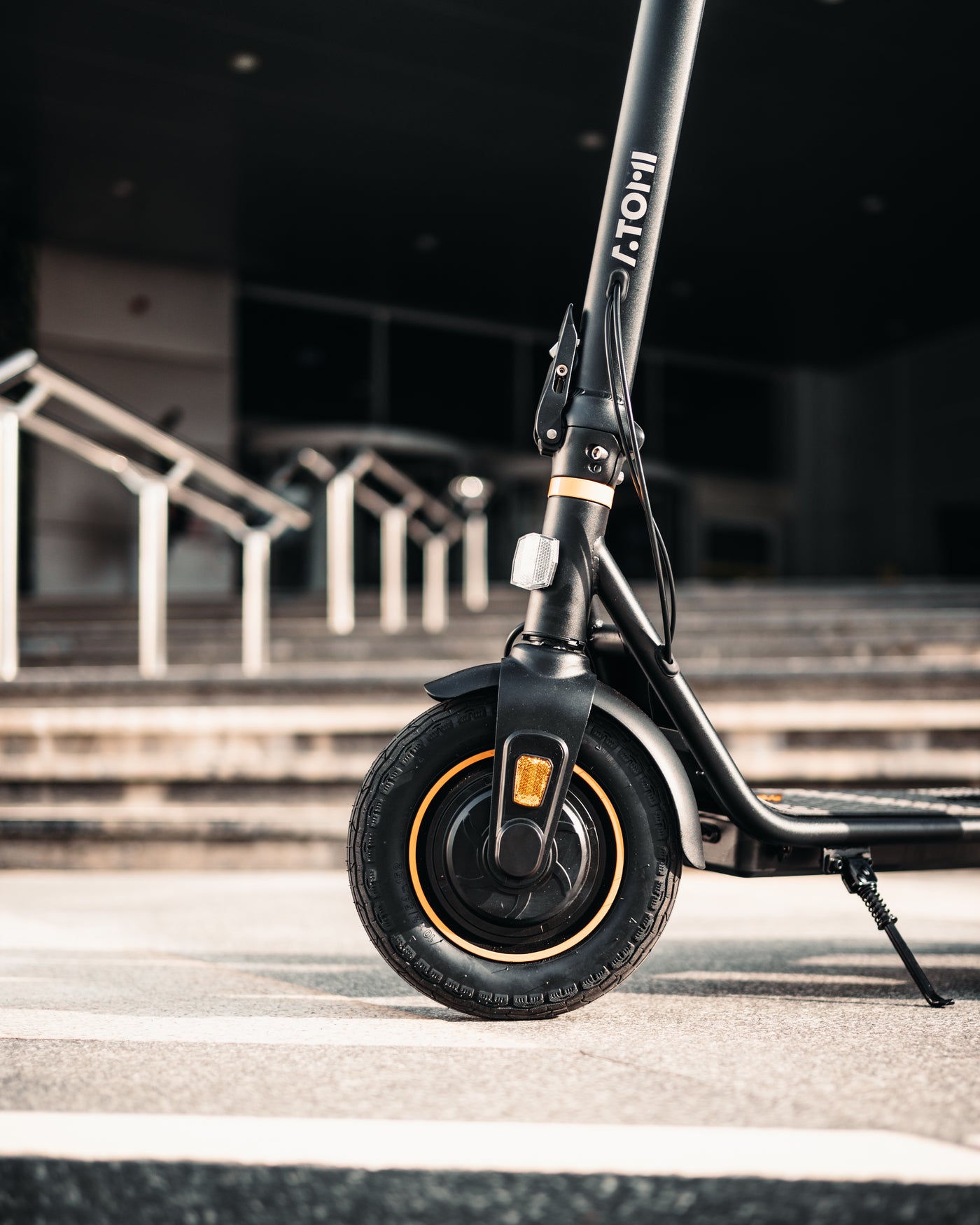 Atomi  E30 Electric Scooter
